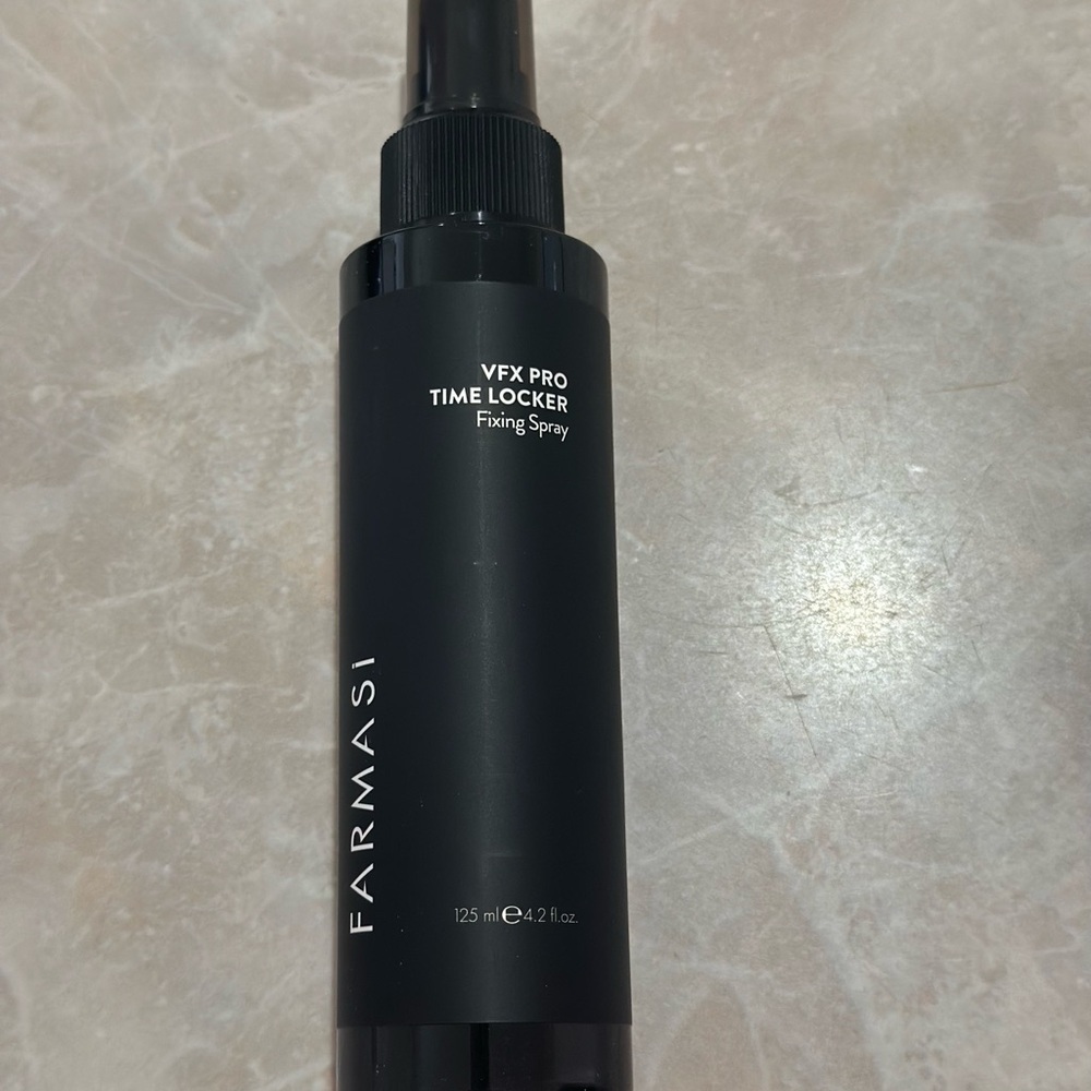 Farmasi Black Setting Spray Finish